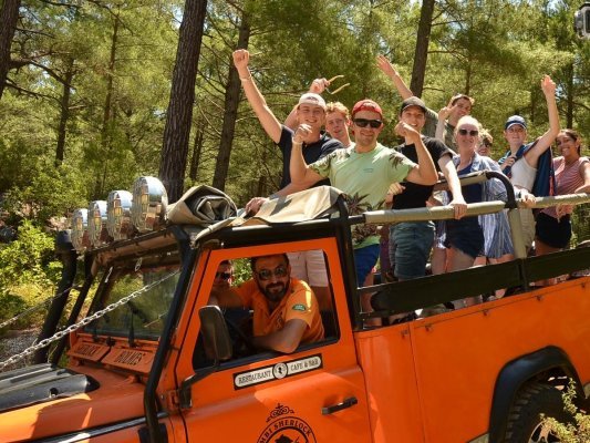 Turkije jeep jongeren